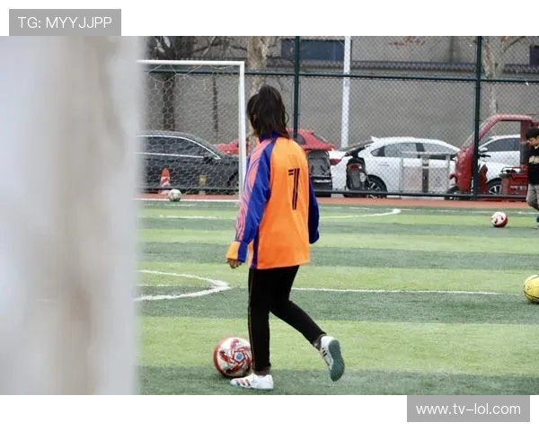 耐克旗下足球球星闪耀绿茵场掀起全球热潮引领运动新风尚