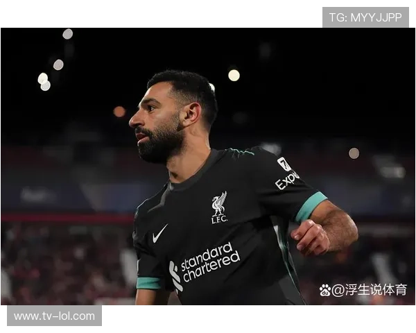 绿茵赛场上闪耀光芒的传奇足球球星荣耀与风采 绿茵赛场上闪耀光芒的传奇足球球星荣耀与风采