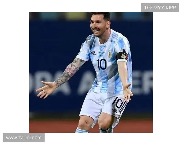 足球明星们赛场外也爱穿的运动鞋有哪些时尚款式揭秘