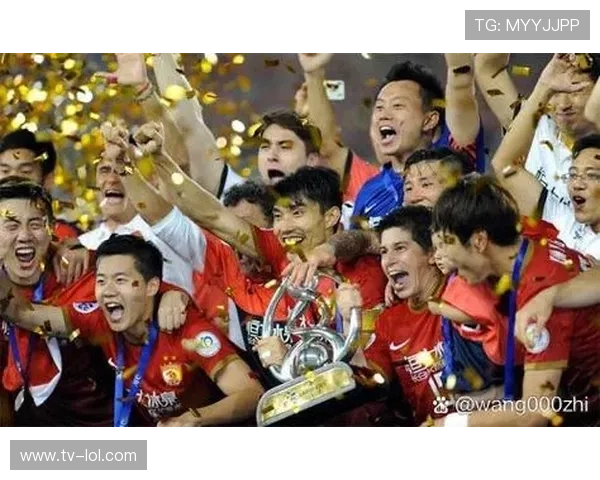 足球球星的起源与成长之路：从贫民窟到绿茵场的传奇故事